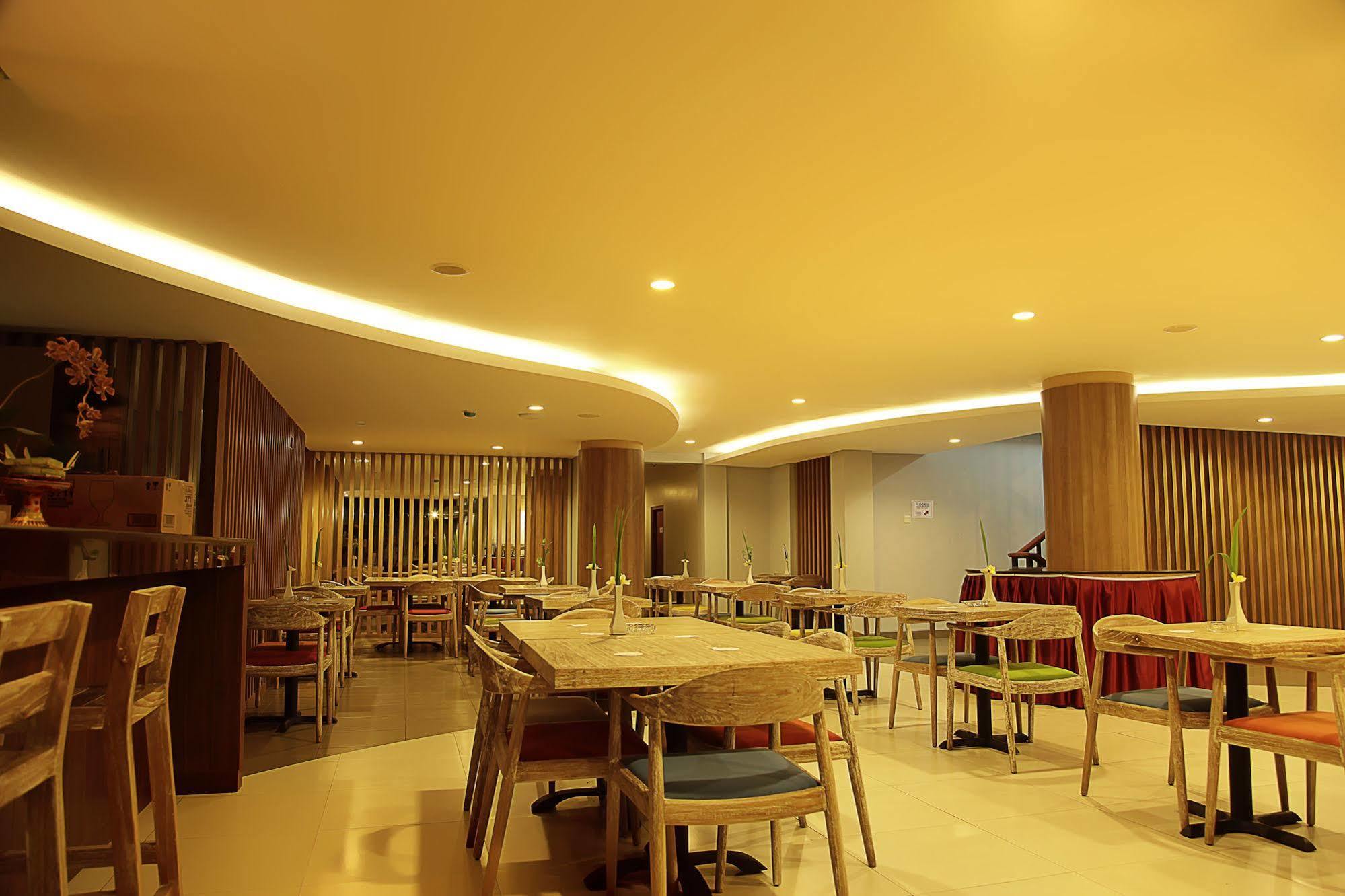 Santosa City Hotel Denpasar Zewnętrze zdjęcie