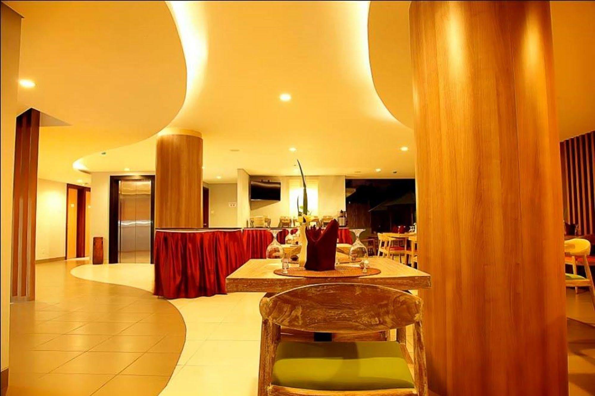 Santosa City Hotel Denpasar Zewnętrze zdjęcie