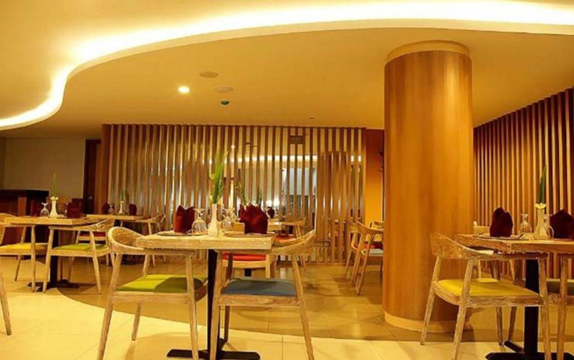 Santosa City Hotel Denpasar Zewnętrze zdjęcie
