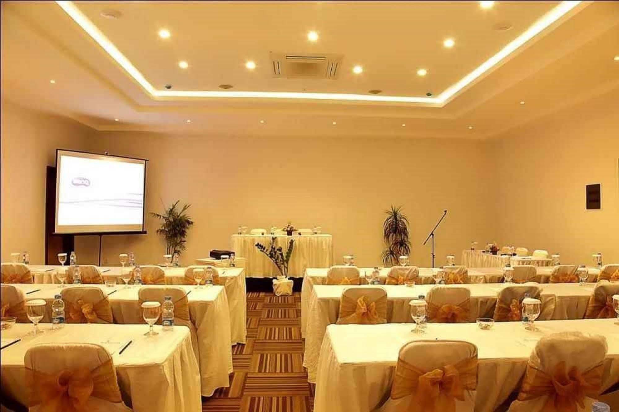 Santosa City Hotel Denpasar Zewnętrze zdjęcie